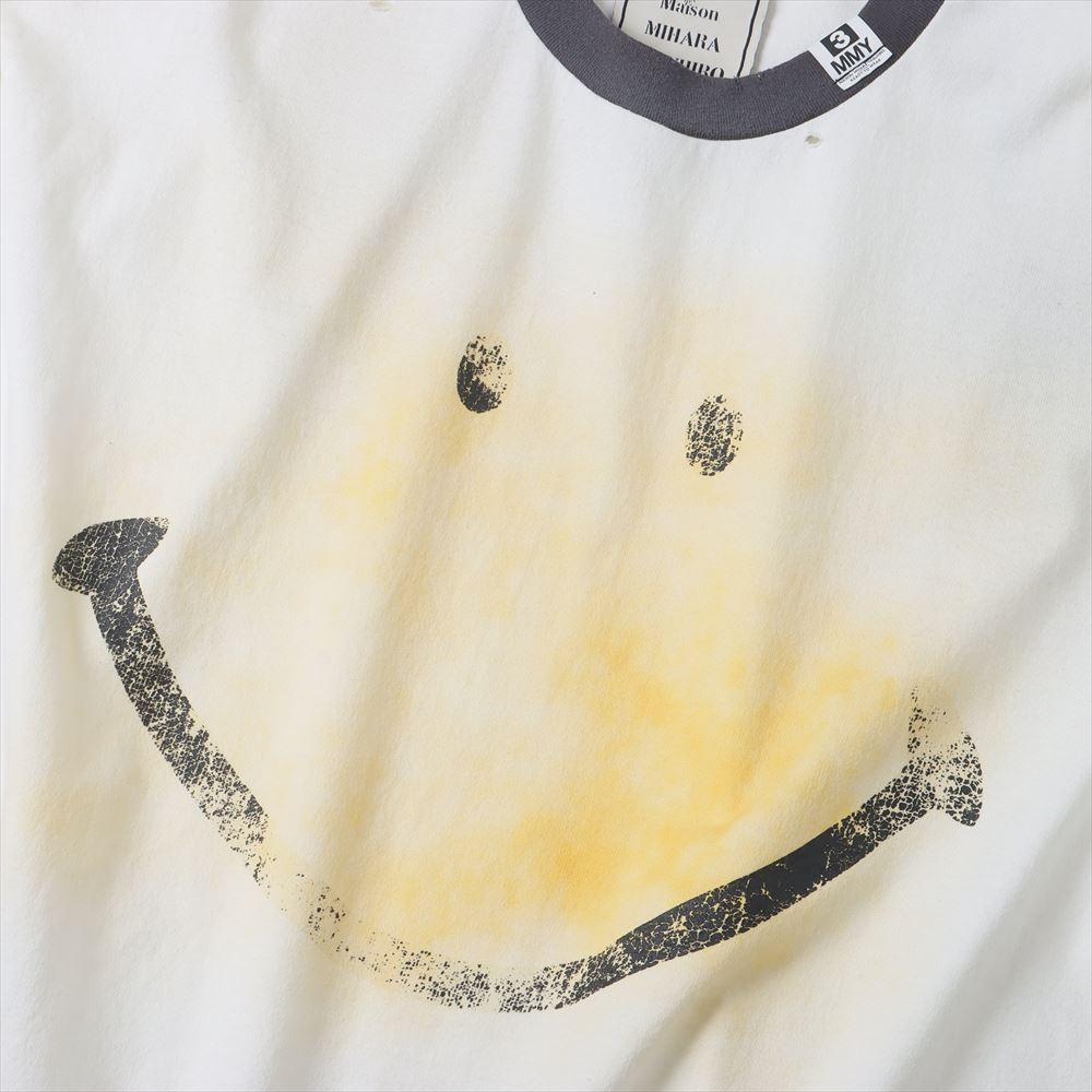 SMILY FACE PRINTED DISTRESSED TEE