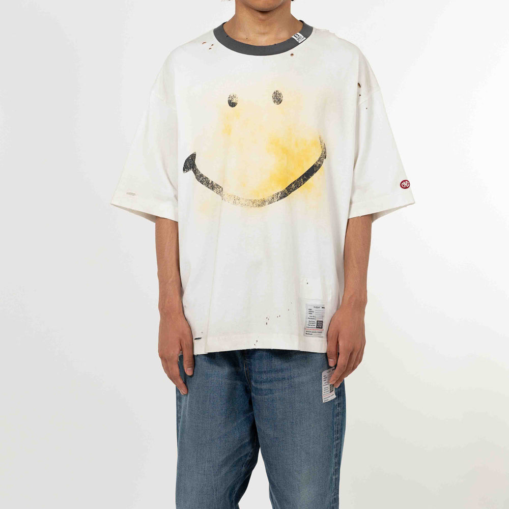 SMILY FACE PRINTED DISTRESSED TEE