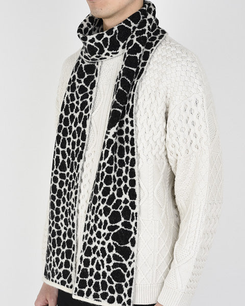 DOUBLE JACQUARD KNIT MUFFLER